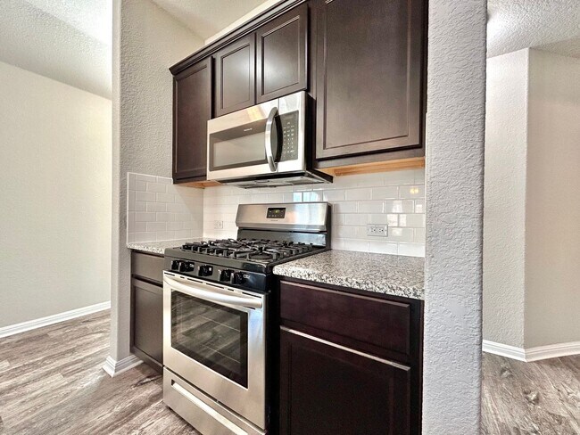 Building Photo - Move-In Ready 4-Bed, 2-Bath Home in Prime Fairhaven Location!