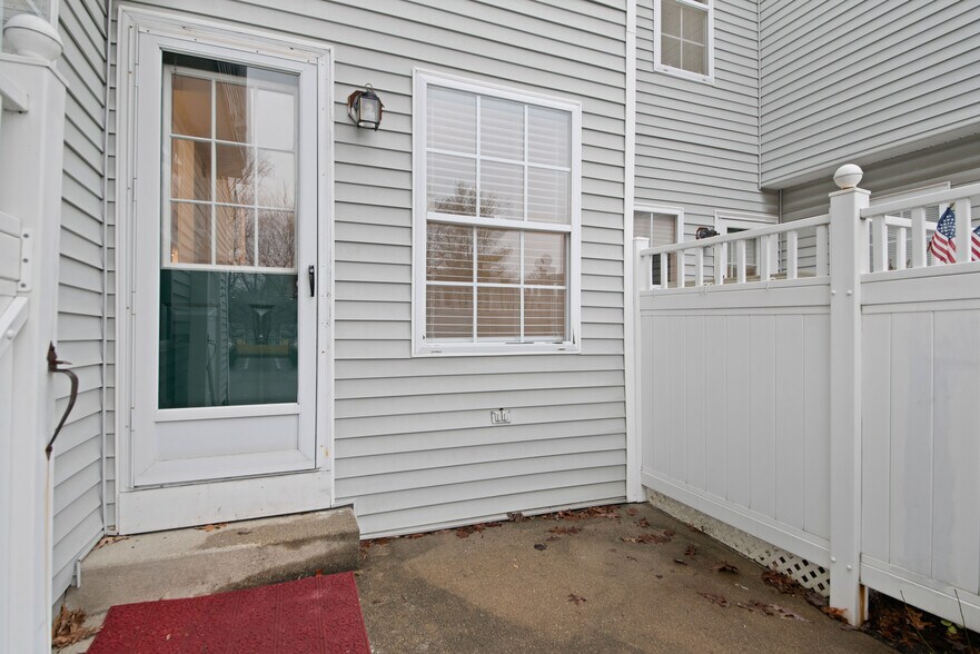 Rear Patio - 2504 Cortland Ln