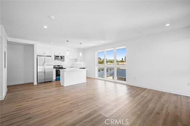 Building Photo - 10657 Moorpark St