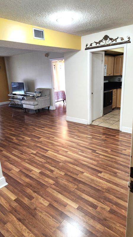 Building Photo - 4156 Inverrary Dr