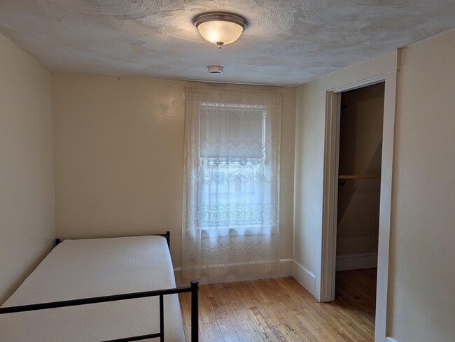 Building Photo - 30 Pleasant St