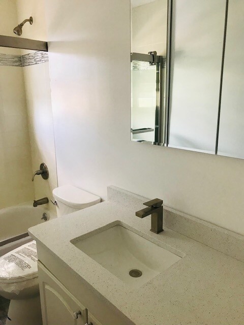 Building Photo - 62 64th St