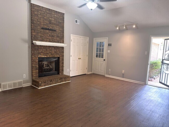 Building Photo - 2806 Maryland Cir E