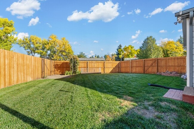 Building Photo - 3 Bed 2 Bath Home with HUGE Yard Available...