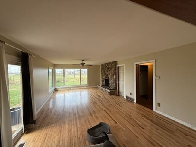 Building Photo - Charming Single Family Home in Brookfield - FIRST MONTH RENT HALF OFF!