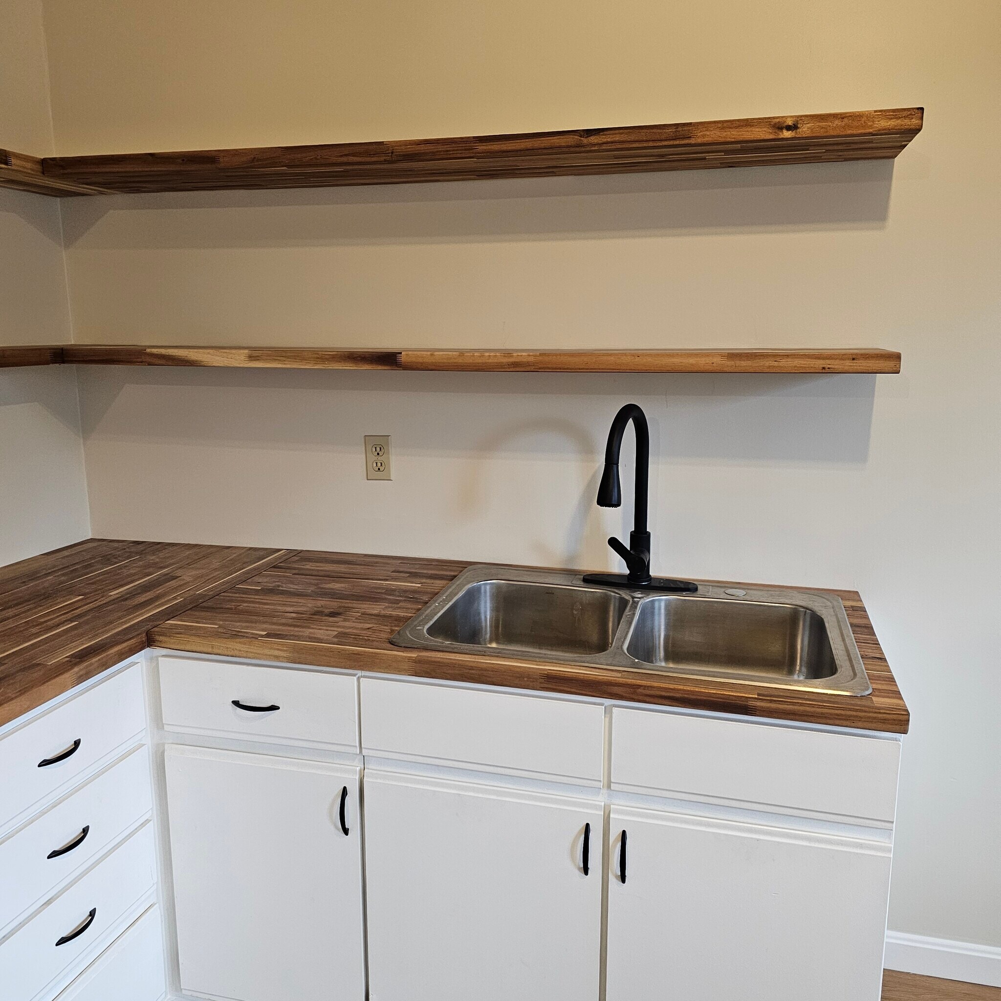 Building Photo - 43 W Main St