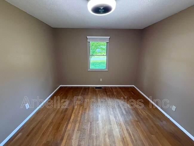 Building Photo - 2708 Granbrook Dr