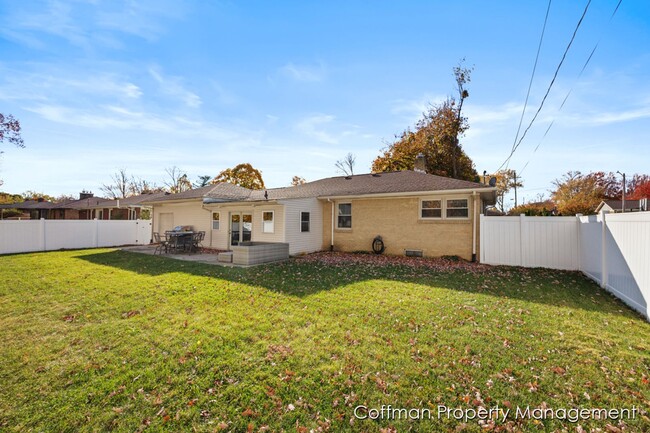 Building Photo - 3 bed, 2 bath home on the NW side