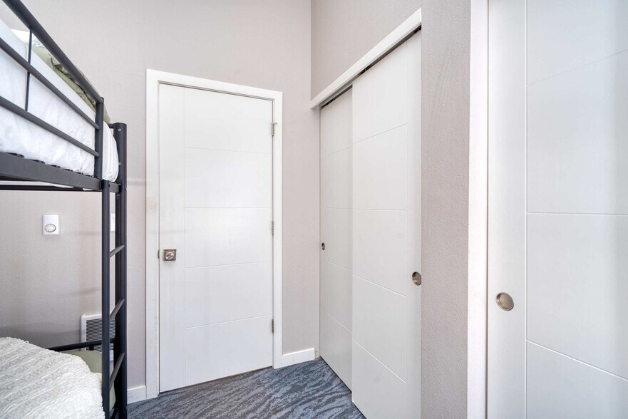 Building Photo - 1428 SE 19th Ave