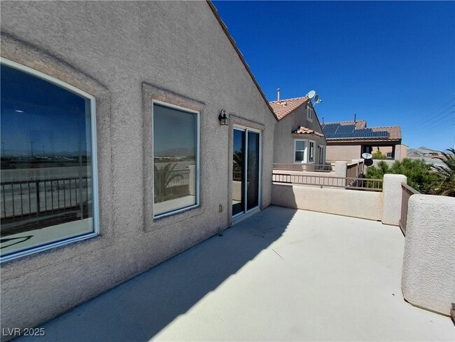 Building Photo - 452 Crocus Hill St