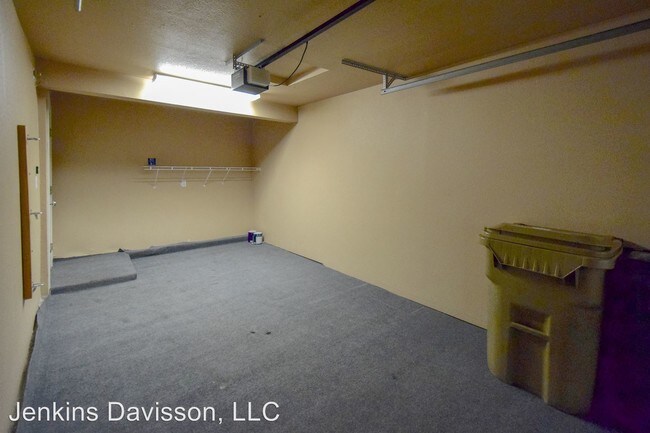 Building Photo - 2 br, 2.5 bath House - 3956 Carman Drive