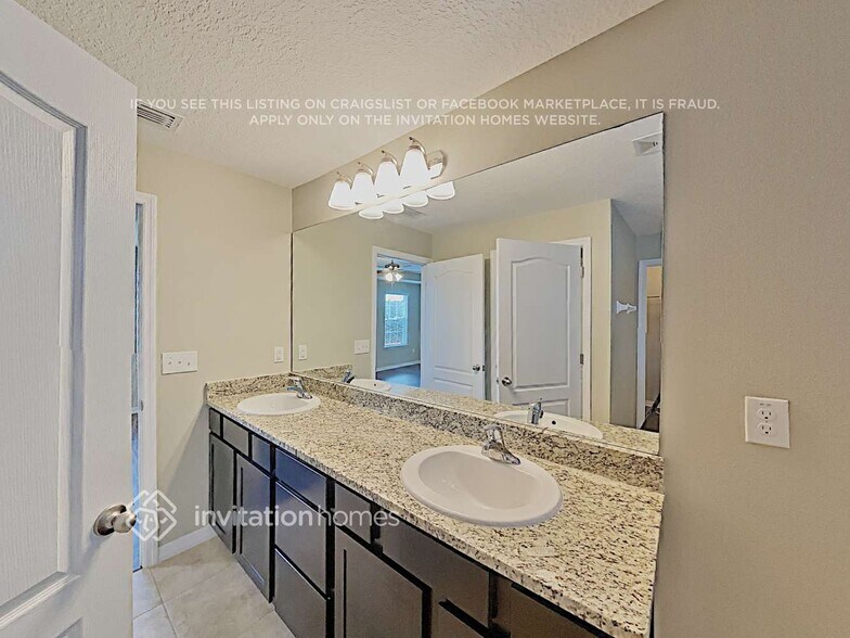 Building Photo - 11618 Warren Oaks Pl