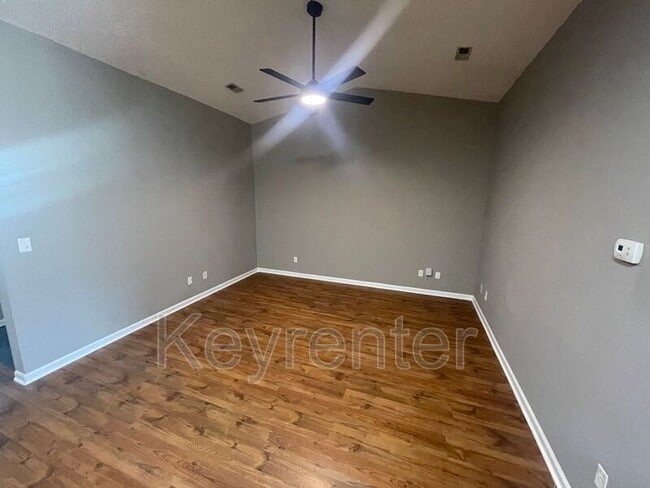 Building Photo - 2049 Countryhill Ln