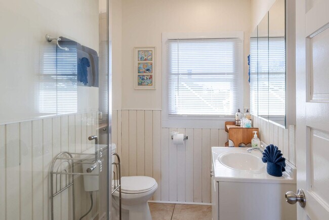 Building Photo - 640 S Columbia St