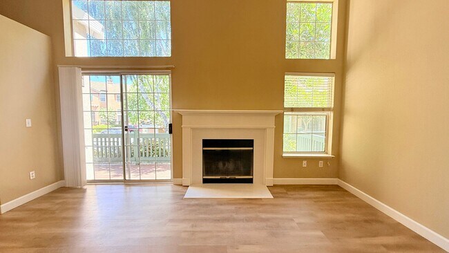 Building Photo - 401 Skylark Ct