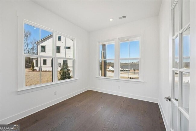 Building Photo - 2815 Medford Dr