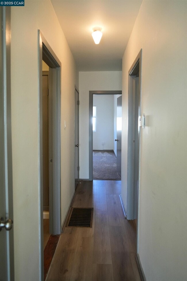 Building Photo - 158 W Moltke St