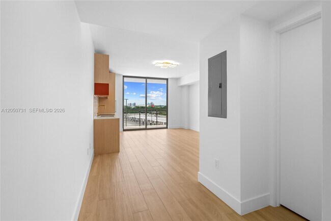 Building Photo - 90 NE 32nd St
