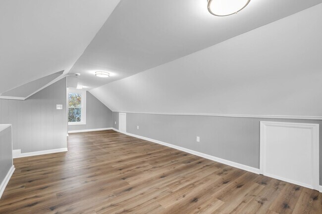 Building Photo - Fully renovated house located on Cleveland...