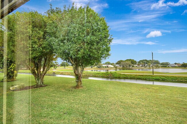 Building Photo - 5519 Fairway Park Dr