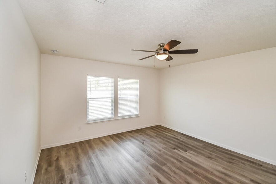 Building Photo - 7573 Sunnydale Ln