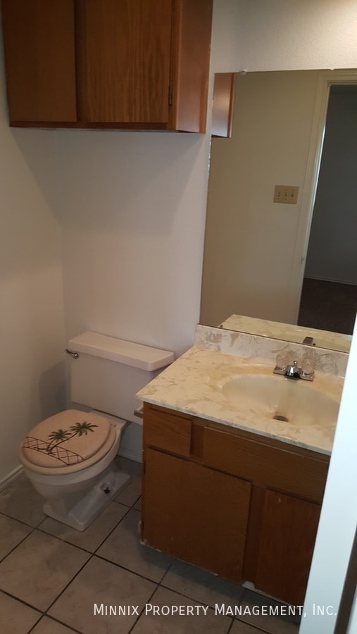 Building Photo - 8208 Vernon Ave