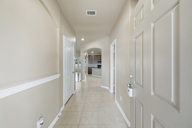 Building Photo - 2716 Sunshade Ct