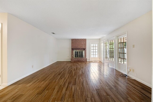 Building Photo - 8801 Camelia Ln