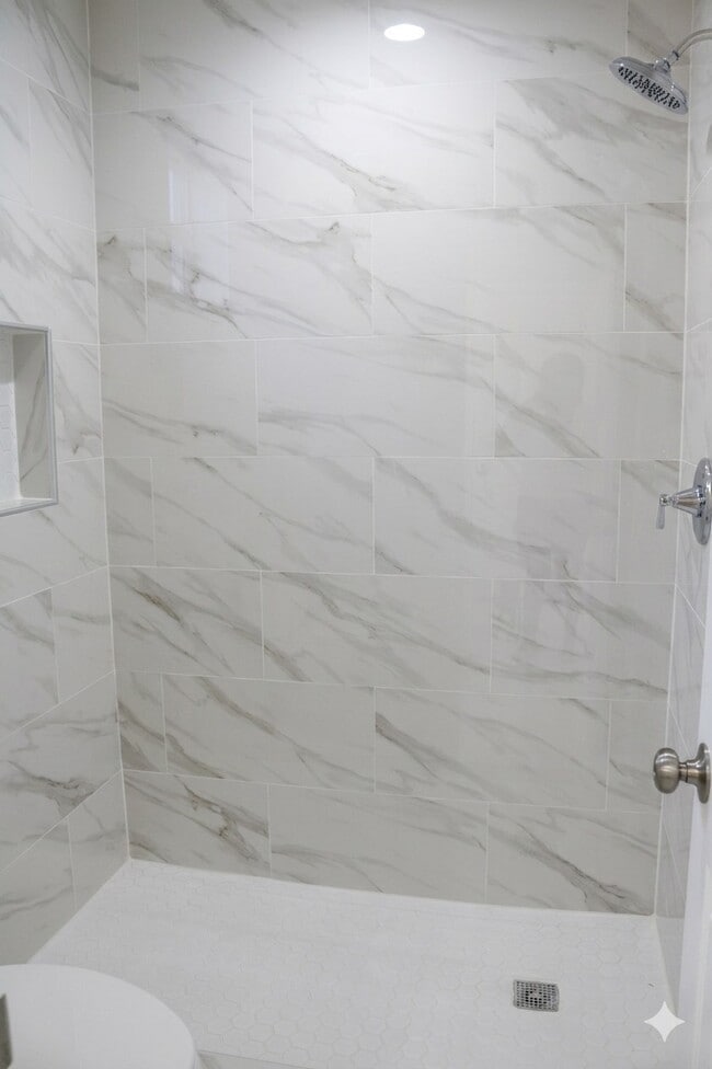 Building Photo - 10323 Bridgeland Ln