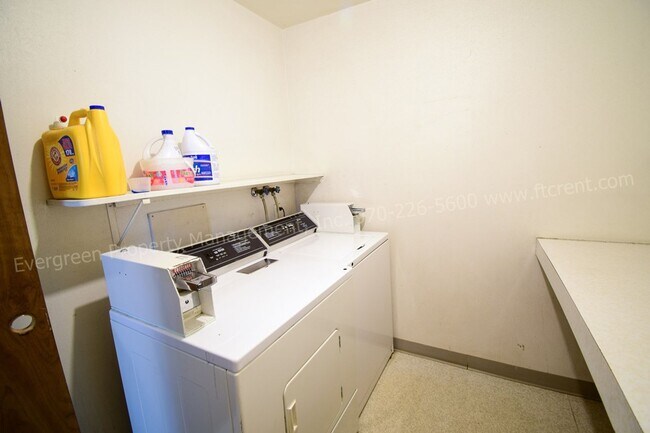 Building Photo - 1724 Larch St