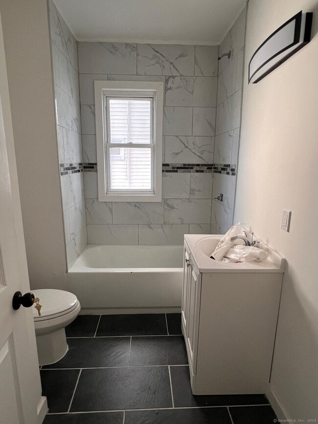 Building Photo - 33 Marion St