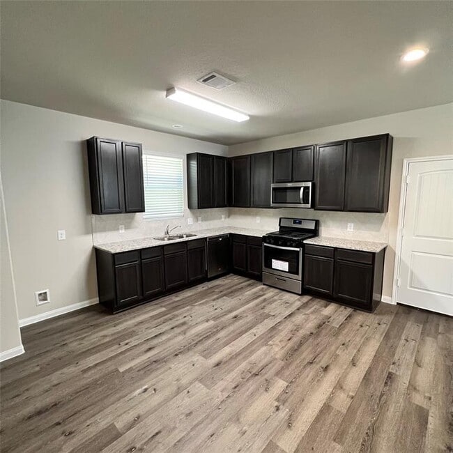 Building Photo - 25396 Grotto Falls Ln