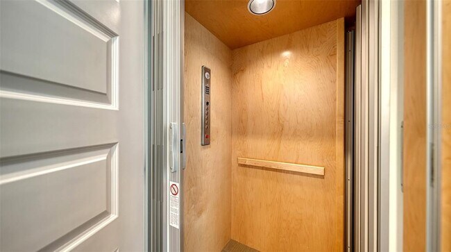 Building Photo - 512 Laurel Pk Dr