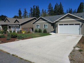 Building Photo - Lovely Single Level Home in Freeland and Pet Friendly!!