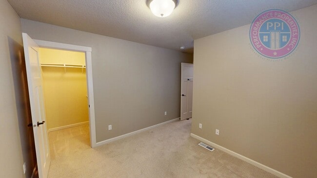 Building Photo - *Gresham - Luxury Craftsman, Central Air, ...