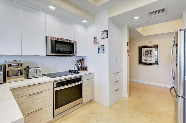 Building Photo - 1395 S Ocean Blvd