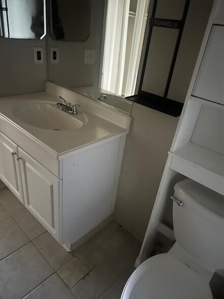 Building Photo - 366A Delancey Pl