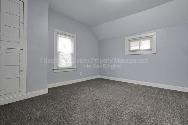 Building Photo - 914 Ellsworth Ave