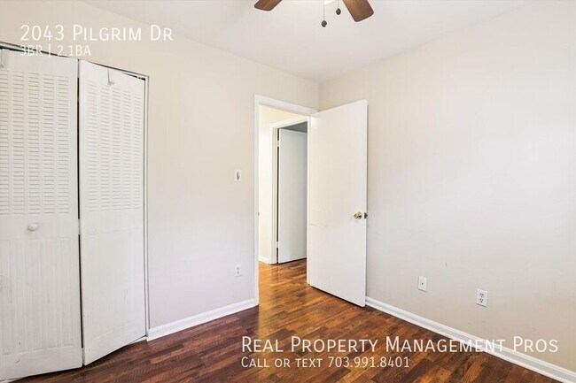 Building Photo - 2043 Pilgrim Dr