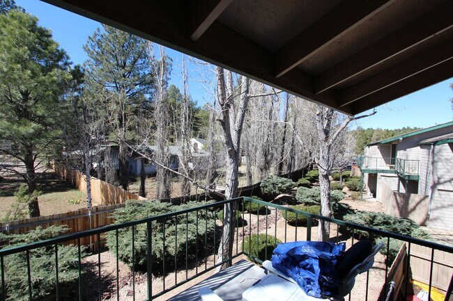 Building Photo - Furnished 2BR, 2BA Condo in University Heights