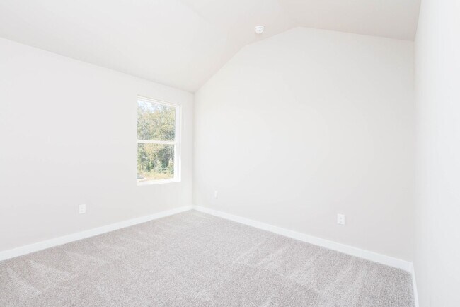 Building Photo - Beautiful 5 Bedroom, 2.5 Bath New Construc...