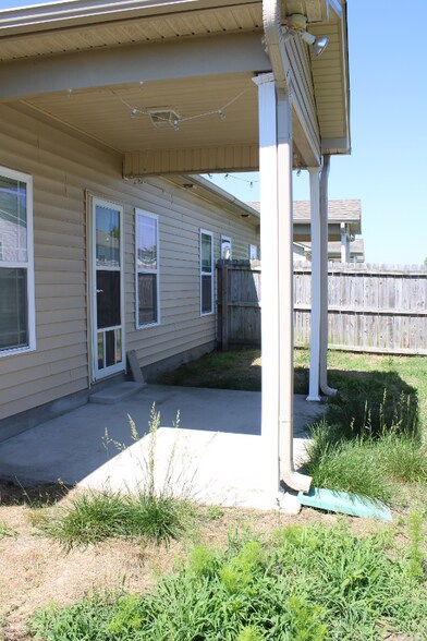 Building Photo - 2230 Sweet Bay Drive.