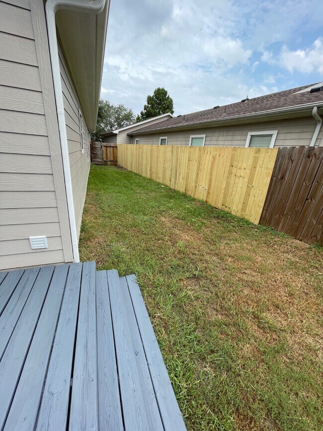 Building Photo - 10235 Berry Hill Ln