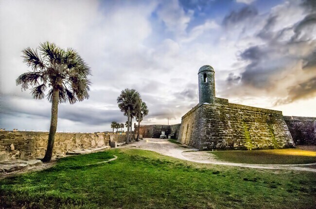 Building Photo - Romantic Getaway 5317