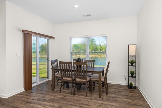 Building Photo - 4790 Barrett Oaks Dr