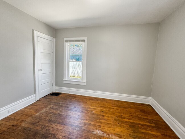 Building Photo - Own Your Own 3 Bedroom Home
