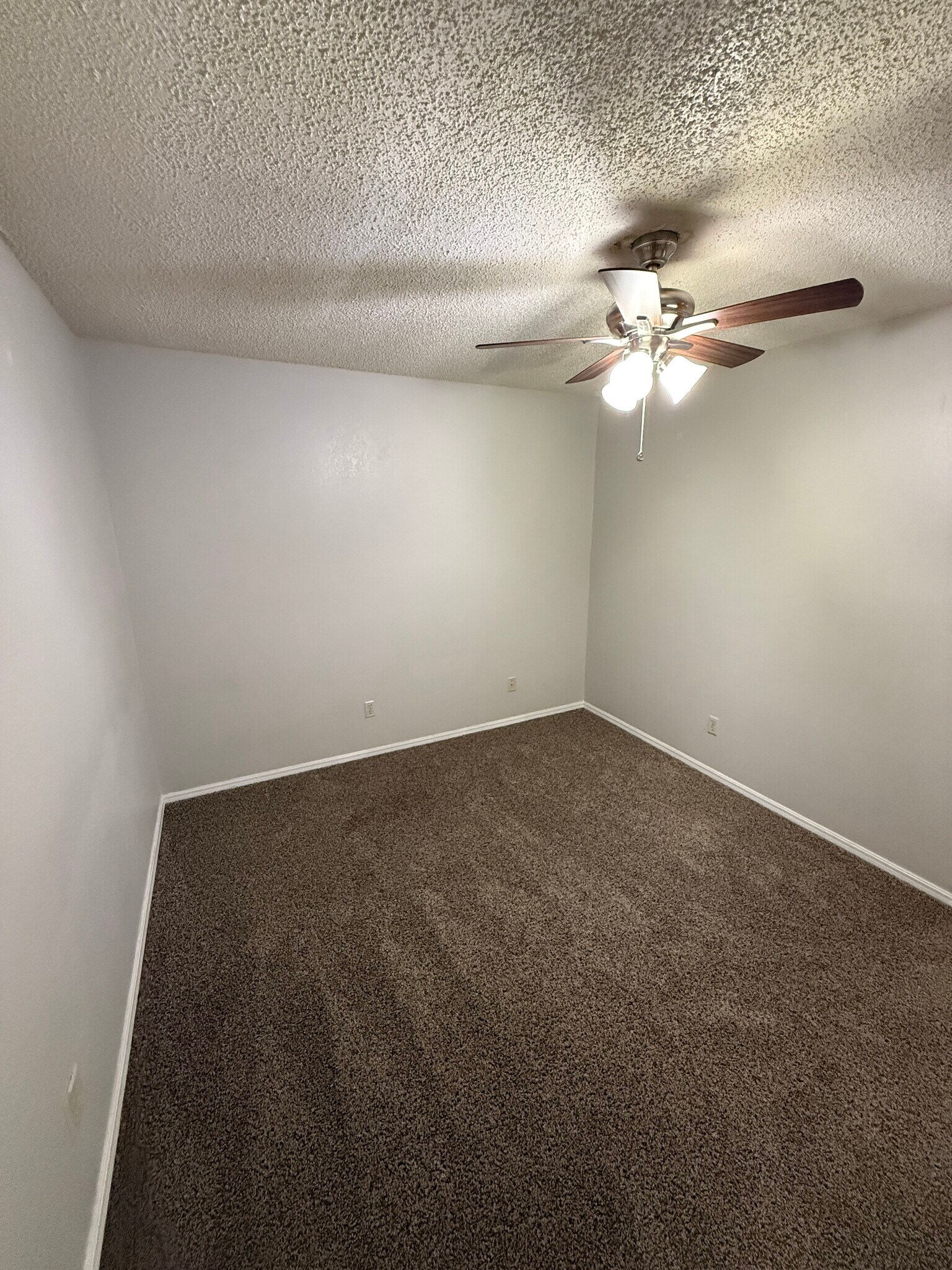 Building Photo - 826 Hardy Springs Cir