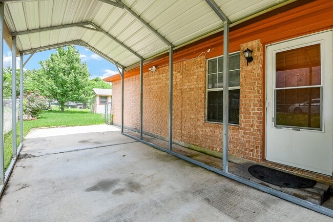 Building Photo - 712 Avenue F