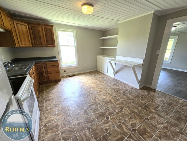 Building Photo - Charming 2bd/1ba Home In Lenoir