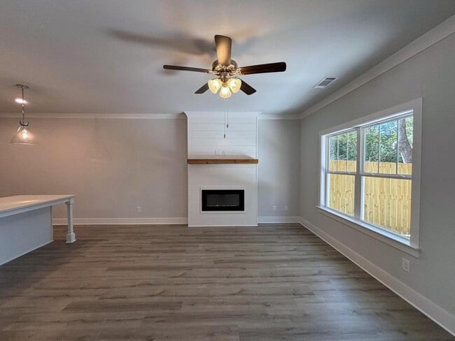 Building Photo - 36 Village Ct